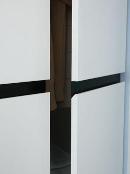 ตู้เสื้อผ้า 4 บานประตู รุ่นไลน์นิโอ - สีขาว/ดำ